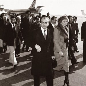 از هویدا تا بختیار؛ روایت بن‌بست شاه در واپسین ماه‌های سلطنت