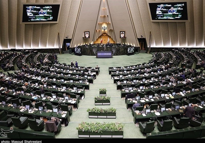 جلسه غیر علنی مجلس با حضور مسئولان دولتی درباره وضعیت معیشتی و نوسانات ارز