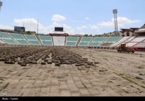 ریسک پُرخطر روی چمن ورزشگاه تبریز با استدلالی عجیب؛ «فوقش پولش را می‌دهیم!»