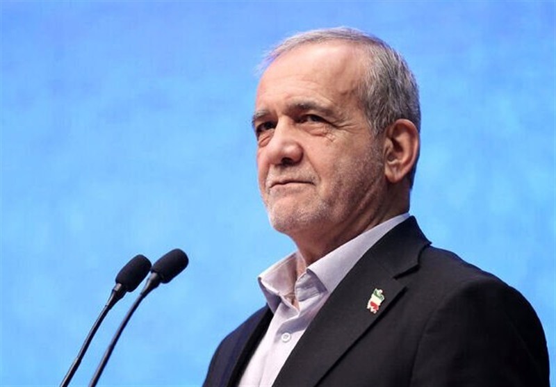 رئیس جمهور: آن‌چه را که می‌نویسیم، عمل می‌کنیم/قرار گرفتن مردم مقابل حاکمیت تلاش بیهوده دشمنان بود