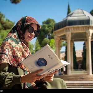 چرا با حافظ فال می‌گیریم؟/کتابی که در جوار آرامگاه خواجه متولد شد