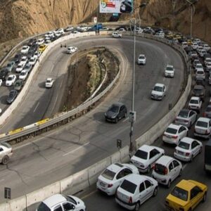 ترافیک پرحجم در جاده‌های شمال/ بارش برف در کندوان، لاریجان و گدوگ