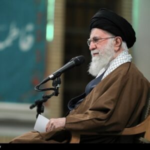 رهبر انقلاب: جوانان ما جوانان خوبی هستند؛ لزوم تبیین هنرمندانه ارزش‌های دفاع مقدس برای آنان