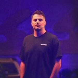 نگذارید علی ضیا در نمایش‌خانگی هم عادی‌سازی کند/ «گنگ» نمایش بی‌ضابطه‌ای که از همه خطوط قرمز عبور کرد