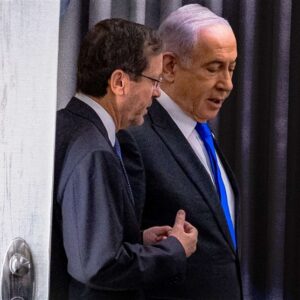 رسانه عبری: اسرائیل بر لبه پرتگاه فروپاشی در حال رقصیدن است