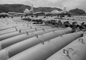 مداخله‌های آمریکا در جهان- 17| ریختن 2 میلیون تن بمب بر سر لائوس