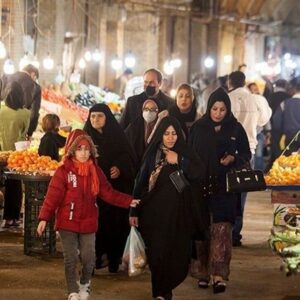 گزارش میدانی تسنیم از بازار شب چله/ یلدا هم لوکس شد/ گرانی خانواده‌ها را هم کوچک کرد