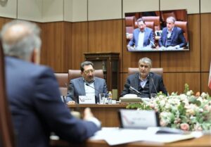 اسلامی: صنایع می‌توانند با سرمایه گذاری در ساخت نیروگاه اتمی 300 مگاواتی به ما ملحق شوند