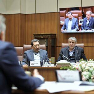 اسلامی: صنایع می‌توانند با سرمایه گذاری در ساخت نیروگاه اتمی 300 مگاواتی به ما ملحق شوند