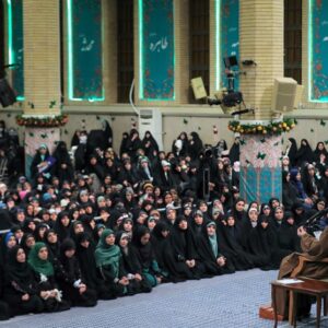 چرا رهبر انقلاب معتقدند که حجاب  می‌تواند سبب گرایش  زنان غربی به اسلام شود؟