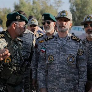 فرمانده کل ارتش: به هر شرارتی با قاطعیت پاسخ خواهیم داد