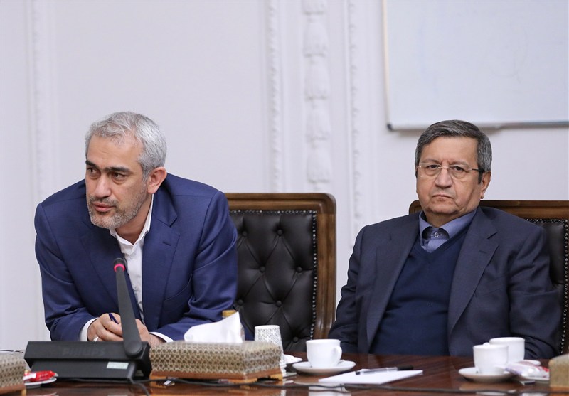 حضور همتی در جلسه رئیس جمهور با فعالان اقتصادی