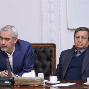 حضور همتی در جلسه رئیس جمهور با فعالان اقتصادی