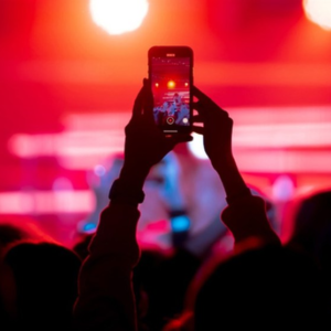 بی‌طرفی اولین قربانی ورود سلبریتی‌ها به میدان روایت سازی است