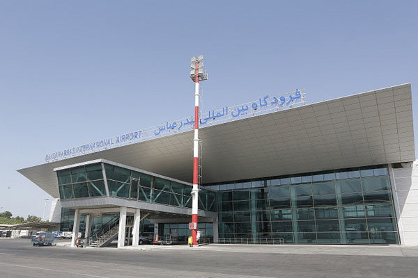 ورود هواپیمای بوئینگ ۷۷۷ ماهان به فرودگاه بندرعباس