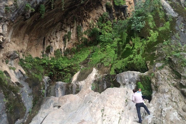 حال و هوای تنگه بهرام چوبین دره شهر با وجود بارش باران