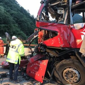 ۸ کشته به دلیل سقوط خودرو به داخل برکه در شرق چین