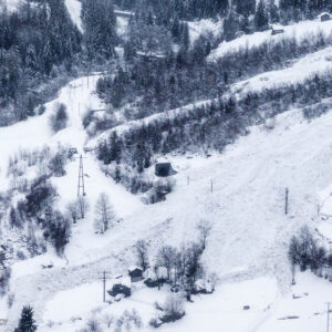 خدمتگزار:احتمال وقوع مجدد بهمن در ارتفاعات شیرباد وجود دارد