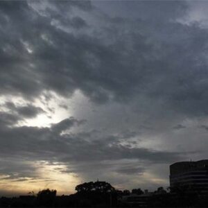 آسمان مازندران نیمه ابری تا ابری است؛ ادامه انسداد جاده چالوس