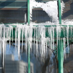 خروج کامل سامانه بارشی از اصفهان؛ یخبندان در پیش است