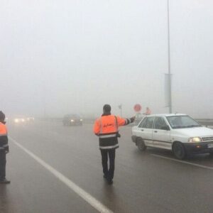 چند محور مواصلاتی استان اصفهان برفی، لغزنده و یک مسیر مسدود شد