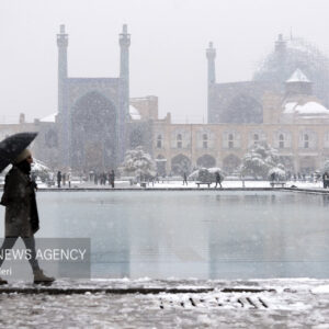 هوای اصفهان برفی و پاک است