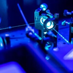 حمایت از توسعه کاربردهای لیزر و فوتونیک در صنایع پیشرفته و پزشکی