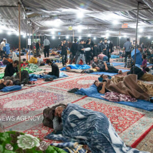 اسکان اضطراری در راه‌ماندگان برف وکولاک در حسینه اعظم زنجان