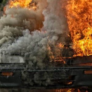 حریق ۴ دستگاه خودرو حامل سوخت قاچاق در محور زاهدان-نهبندان