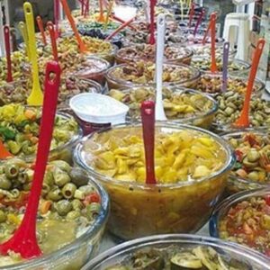 ۲۰ تن ترشیجات غیربهداشتی در کارگاه خانگی اهواز کشف شد