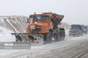 راه دسترسی ۷۰ روستای دلفان به علت بارش برف مسدود شد