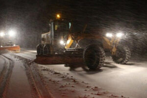 اولین عملیات برف‌روبی استان کرمان در گردنه کفنوییه