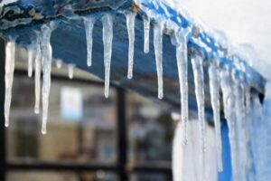 یخبندان در راه اصفهان؛ هوا تا ۸ درجه سرد می‌شود