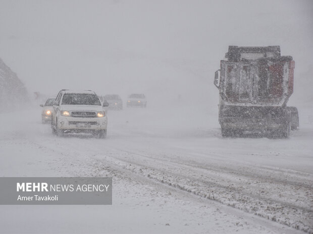تداوم بارش برف وکولاک در مناطق مختلف آذربایجان غربی