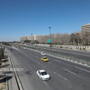 فرسودگی آسفالت برخی جاده های قم؛ زنگ خطر استهلاک خودروها
