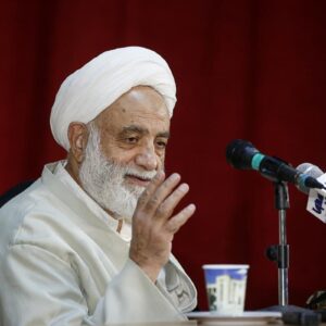 استاد قرائتی: خادمان اعتکاف در ثواب عبادت معتکفان شریک‌اند