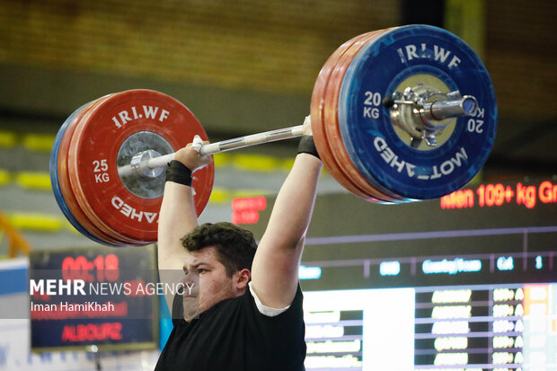 شیراز میزبان اردوی تیم‌های ملی وزنه‌برداری نوجوانان و جوانان کشور شد