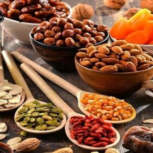 متخصص تغذیه: از مصرف بیش از حد آجیل و شیرینی بپرهیزید