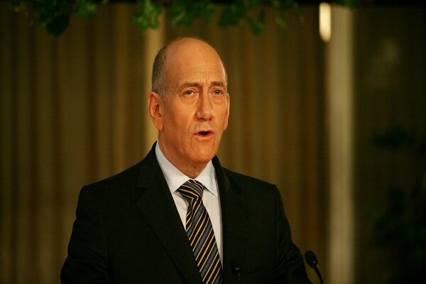 اولمرت: اسرائیل در کرانه باختری روزانه مرتکب جنایات جنگی می‌شود