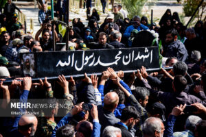 مادر شهید رضا ابارشی به فرزند شهیدش پیوست