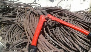  عاملان ۲۰ فقره سرقت کابل مخابراتی در اصفهان دستگیر شدند