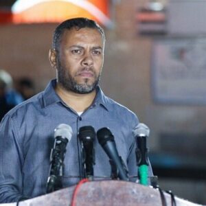 الثوابته: کامیون های حامل کمک در گذرگاه ها سرگردان هستند