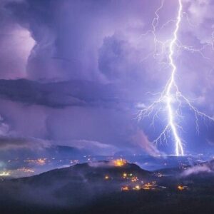 رعد و برق و باران شدید در پارسیان