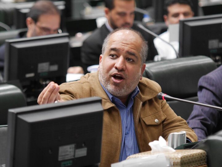 خضریان: مدنی‌زاده از عاقبت همتی درس بگیرید!