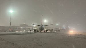 هشدار فرودگاه مشهد در پی پیش‌بینی بارش سنگین برف