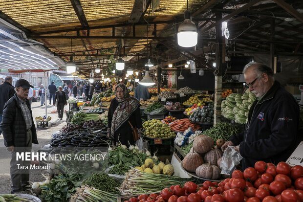 بازار شب یلدا در گیلان زیر ذرهبین ناظران؛ با سودجویان برخورد می شود