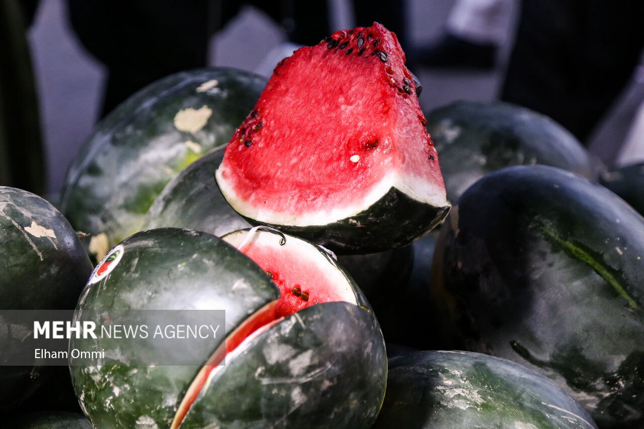 میوه یلدا روی دور تند گرانی؛ دلال‌ها در میدان، نظارت در حاشیه