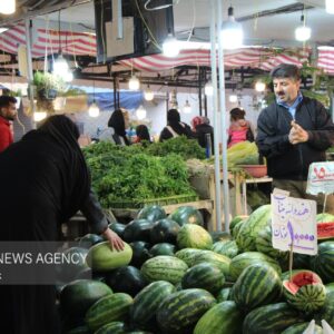 وضعیت بازار تبریز در آستانه شب یلدا؛ نارضایتی مردم از قیمت‌ها