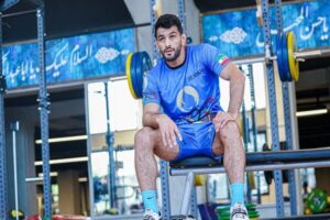 اهدای لباس حسن یزدانی به هوداران در شرایط عجیب+ فیلم