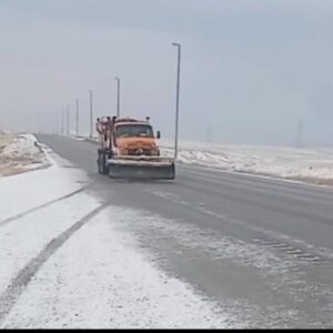 بارش برف در محورهای کوهستانی مازندران؛ جاده‌ها لغزنده است